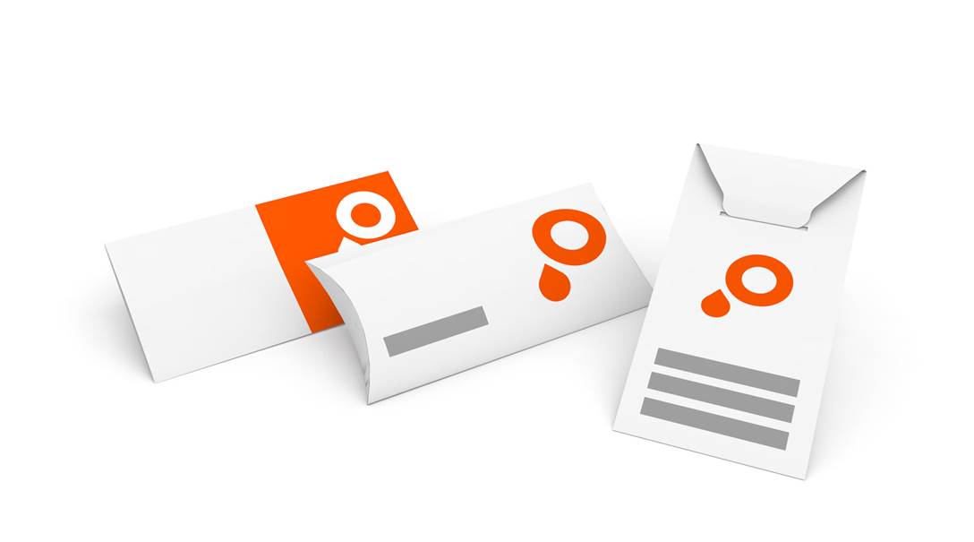 Caja petaca y sobres de cartón